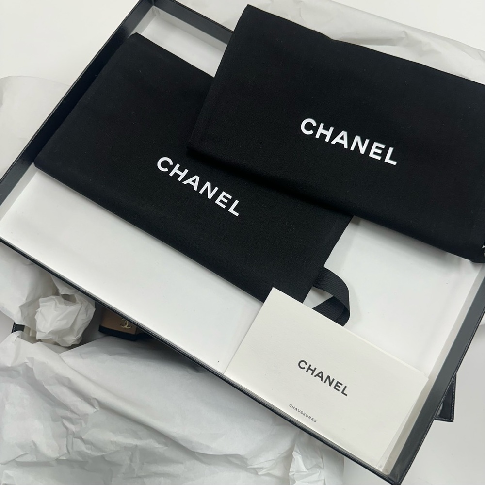 CHANEL Goatskin Grosgrain Cap Toe CC in Beige/Black - Picture 6 of 9